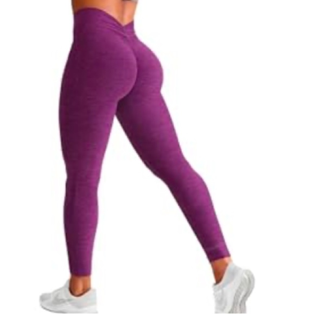 Yeoreo v-back scrunch butt leggings with pockets /(matching bra sold separate)